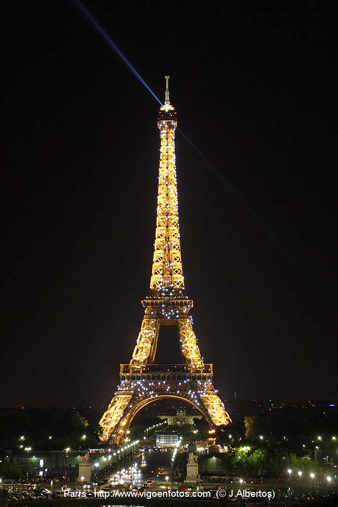 PHOTOS OF EIFFEL TOWER - TOUR - PARIS, FRANCE - ILLUMINATED, AT NIGHT