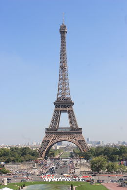 Torre Eiffel - Tour Eiffel - París - Diseñada por el ingeniero francés Gustave Eiffel con ocasión de la Exposición universal de 1889 en París..