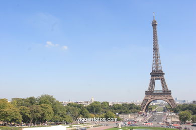 Eiffel Tower (Photos).