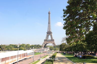Torre Eiffel - Tour Eiffel - París - Diseñada por el ingeniero francés Gustave Eiffel con ocasión de la Exposición universal de 1889 en París..