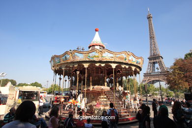 Torre Eiffel - Tour Eiffel - París - Diseñada por el ingeniero francés Gustave Eiffel con ocasión de la Exposición universal de 1889 en París..