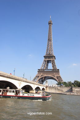 Torre Eiffel - Tour Eiffel - París - Diseñada por el ingeniero francés Gustave Eiffel con ocasión de la Exposición universal de 1889 en París..