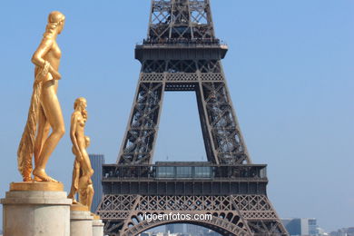 Trocadero - Palais de Chaillot - Tour Eiffel -  Eiffel Tower - Paris.  Images and pics of travels and trips.. 