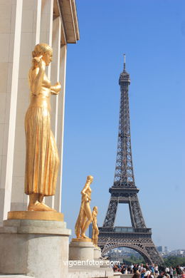 Trocadero - Palais de Chaillot - Tour Eiffel -  Eiffel Tower - Paris.  Images and pics of travels and trips.. 