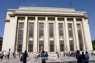Trocadero - Palais de Chaillot - Tour Eiffel -  Eiffel Tower - Paris.  Images and pics of travels and trips.. 