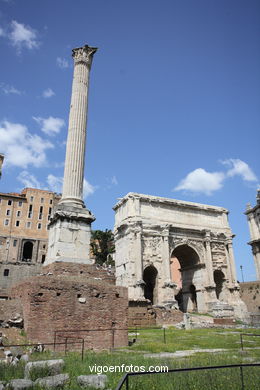 Colonna di Foca (s. II d.C). 