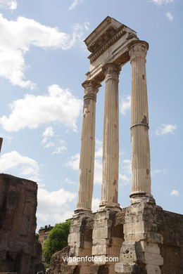 Templo de Castor y Plux (484 a.C.)