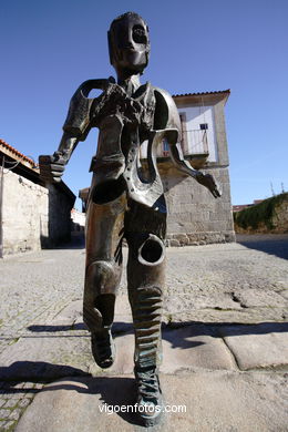 Escultura da Festa do Boi. 