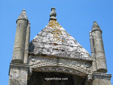 CRUCEIRO DE LA SANTÍSIMA TRINIDAD (BAIONA)