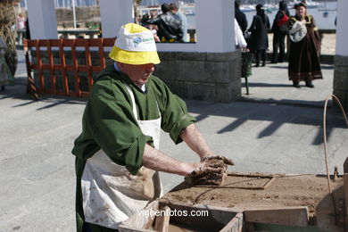 TALLERES DE ARTESANOS. FIESTA DE LA ARRIBADA - BAIONA