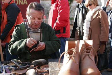 TALLERES DE ARTESANOS. FIESTA DE LA ARRIBADA - BAIONA