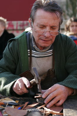 TALLERES DE ARTESANOS. FIESTA DE LA ARRIBADA - BAIONA