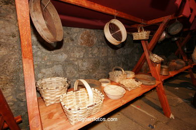 EXPOSICIÓN DE MERCANCÍAS DE AMÉRICA EN LA FIESTA DE LA ARRIBADA - BAIONA