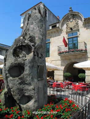 Monolito de la arribada 