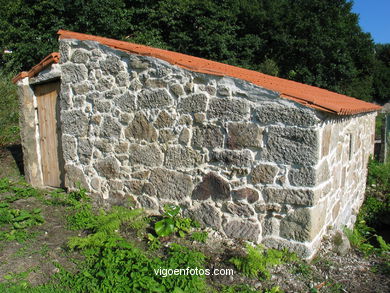 MOLINO DE ÁGUA EM COIRO