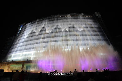 Cascata do Hotel Lijiang Waterfall. 