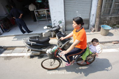 Streets and environment of Guilin. 