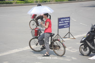 Streets and environment of Guilin. 