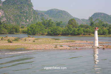 Paisagens do rio Li . 
