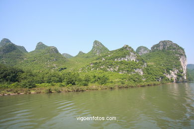 Paisagens do rio Li . 