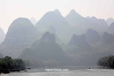 Paisagens do rio Li . 