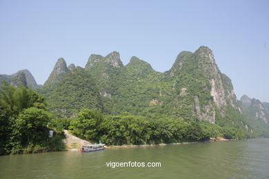 Paisagens do rio Li . 