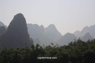 Paisagens do rio Li . 