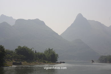 Paisagens do rio Li . 