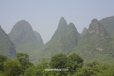 Paisagens do rio Li . 