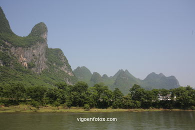 Paisagens do rio Li . 