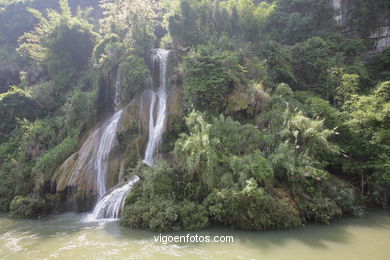 Paisagens do rio Li . 