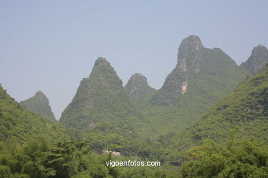 Paisagens do rio Li . 