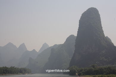 Paisagens do rio Li . 