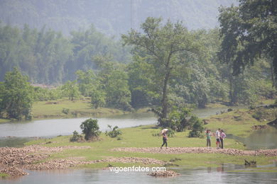 Paisagens do rio Li . 