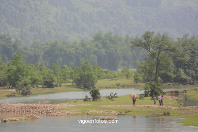 Paisagens do rio Li . 