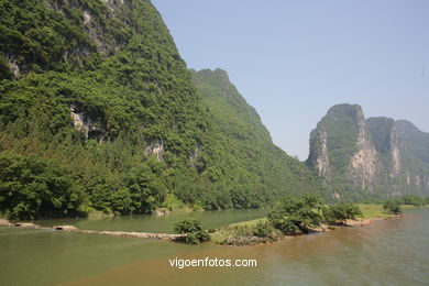 Paisagens do rio Li . 