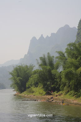 Paisagens do rio Li . 