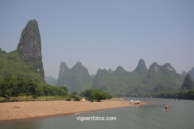 Paisagens do rio Li . 