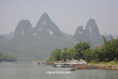 Paisagens do rio Li . 