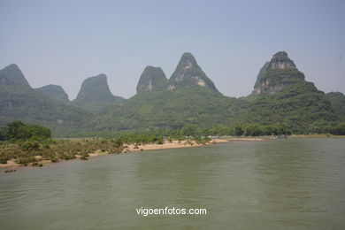 Paisagens do rio Li . 