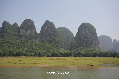 Paisagens do rio Li . 