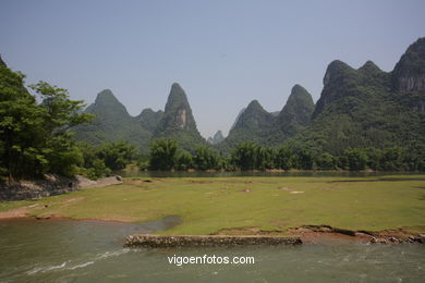 Paisagens do rio Li . 