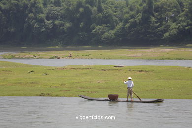 Paisagens do rio Li . 