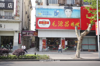 Streets of Hangzhou. 