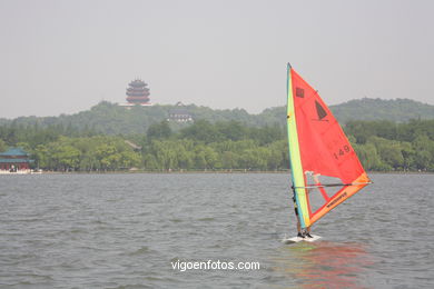 Lago Oeste - West Lake (xi Hu). 