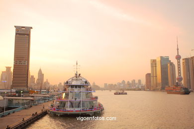 Wolkenkratzer. Skyline Shanghai. 