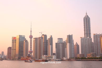 Wolkenkratzer. Skyline Shanghai. 