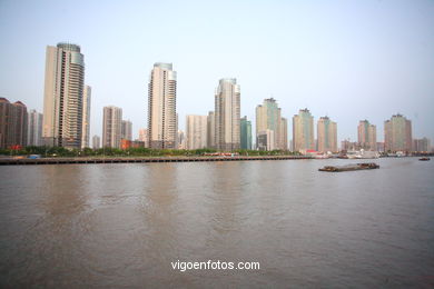 Wolkenkratzer. Skyline Shanghai. 