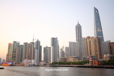 Wolkenkratzer. Skyline Shanghai. 