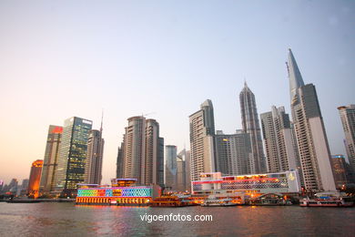 Wolkenkratzer. Skyline Shanghai. 